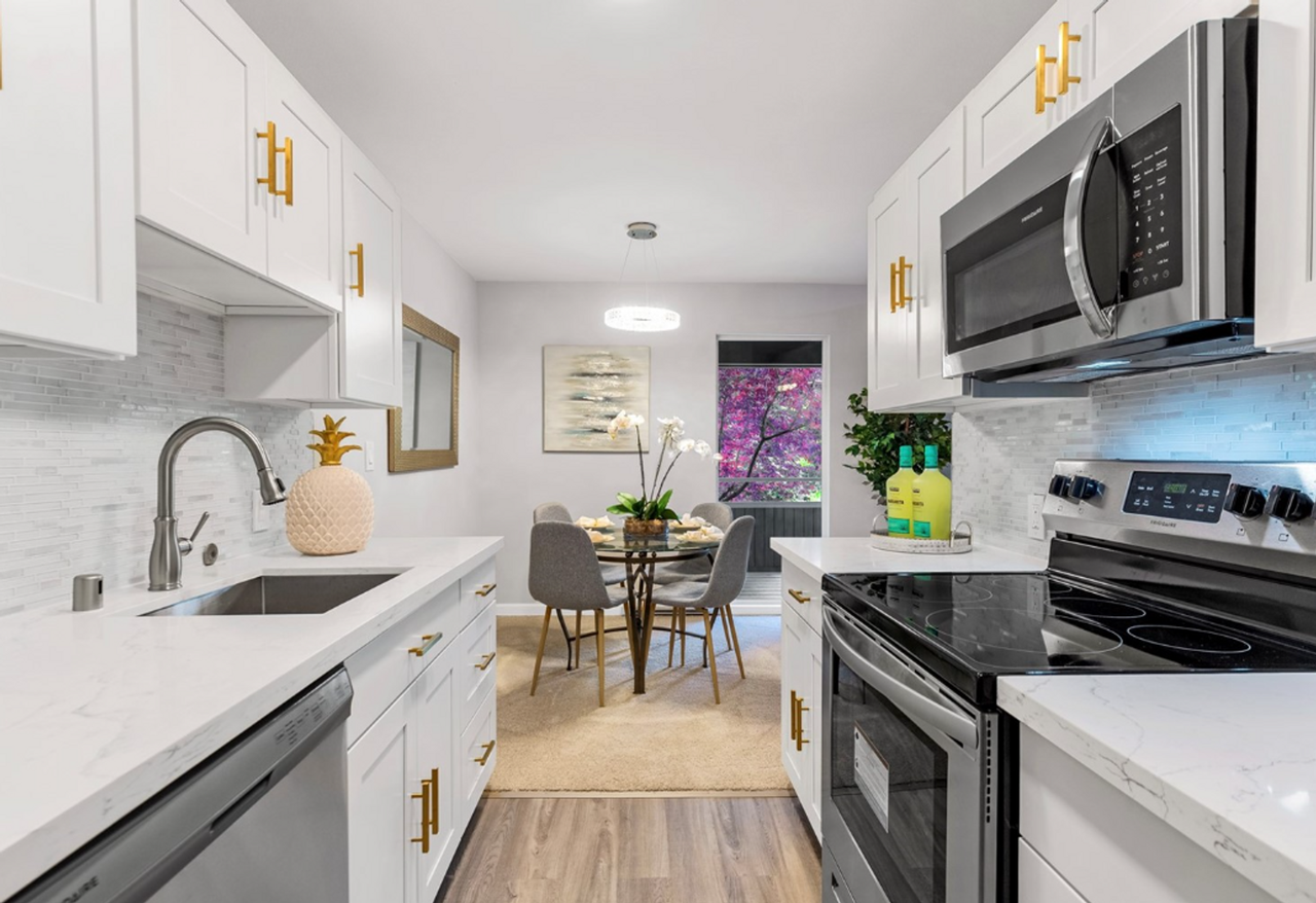 842 100th Ave Ne - Photo 7 of 20