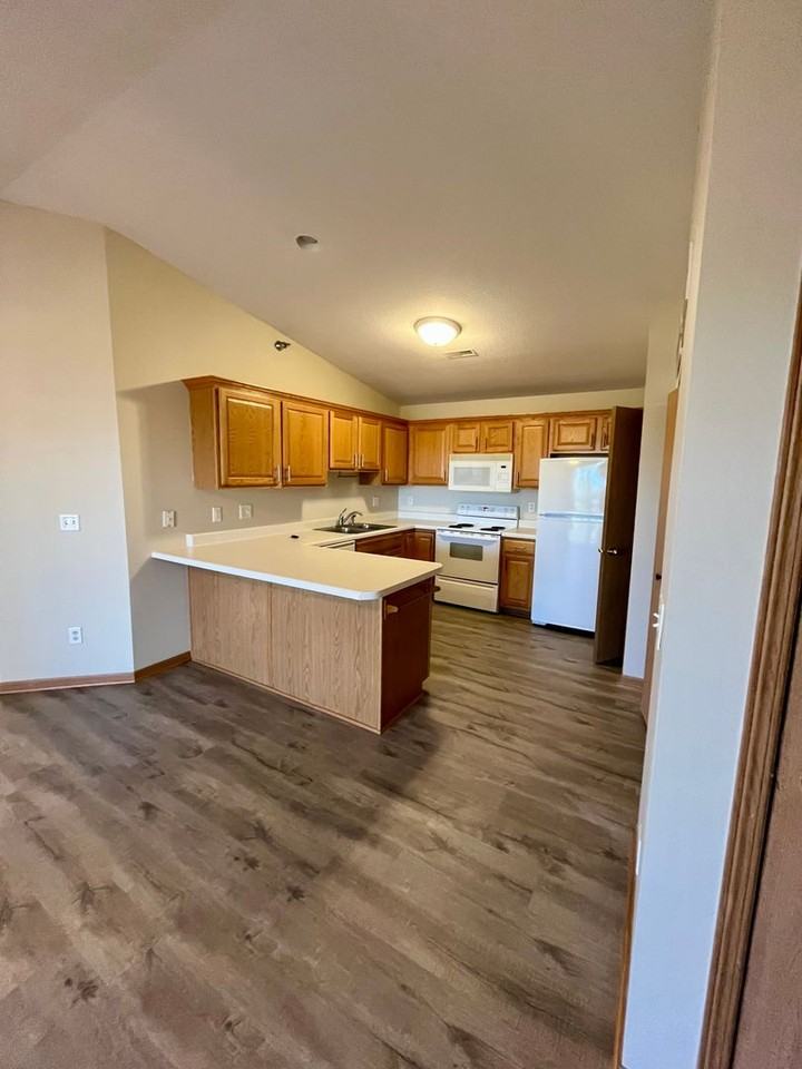 10161 Sutton Dr - Photo 4 of 14