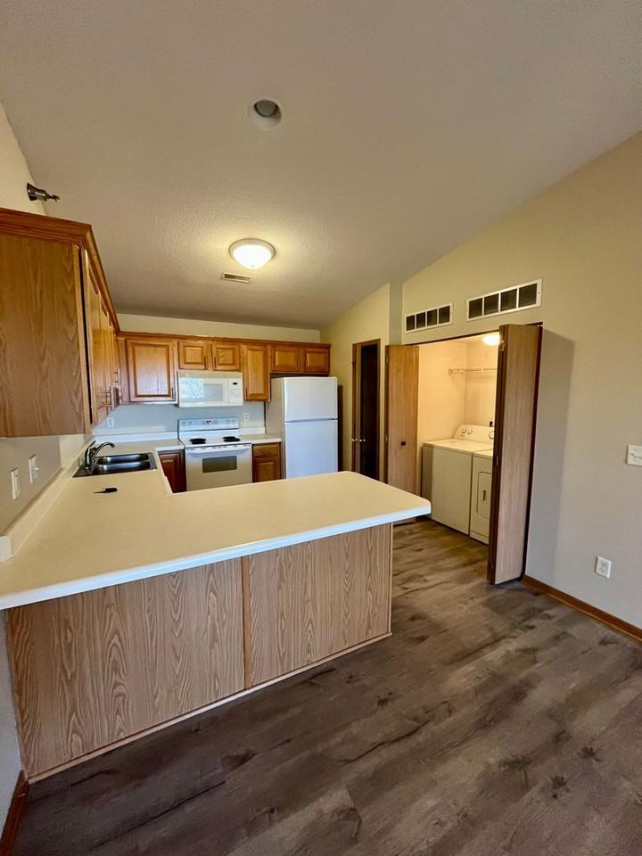 10161 Sutton Dr - Photo 6 of 14