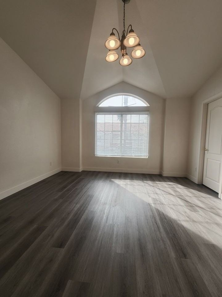 5264 Island Chain Rd - Photo 6 of 23