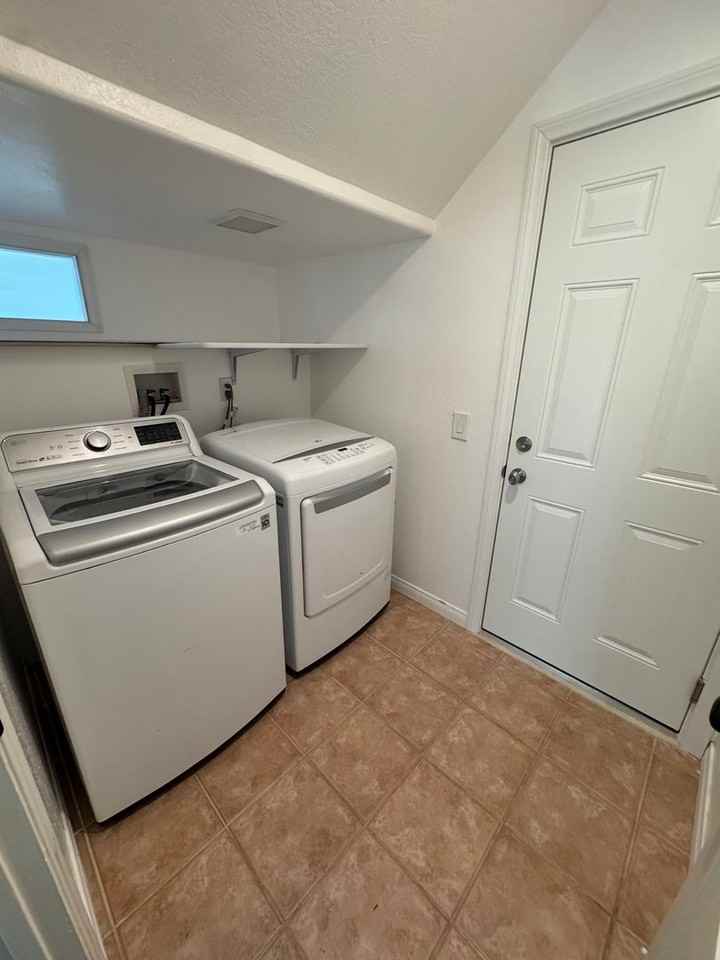 2479 Rikkard Dr - Photo 3 of 32