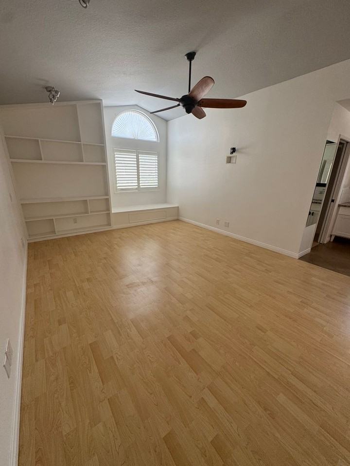 2479 Rikkard Dr - Photo 4 of 32