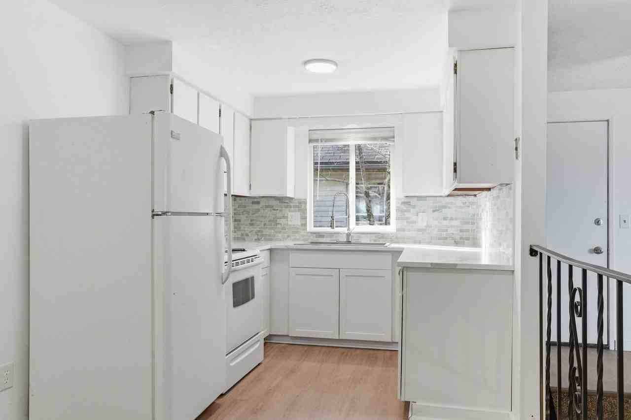 712 E Longfellow Ave - Photo 7 of 22