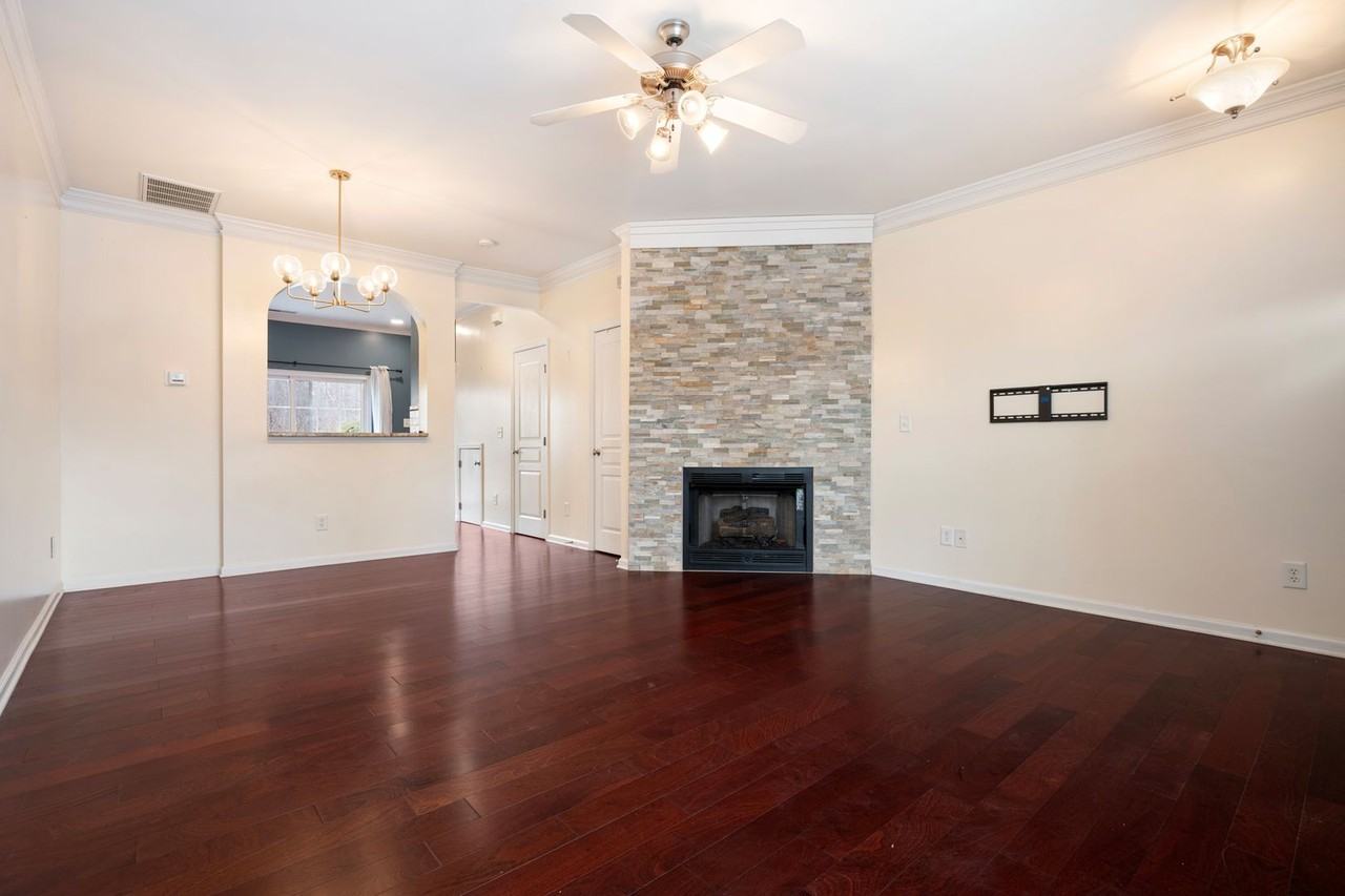 917 Hamlet Park Dr - Photo 3 of 23