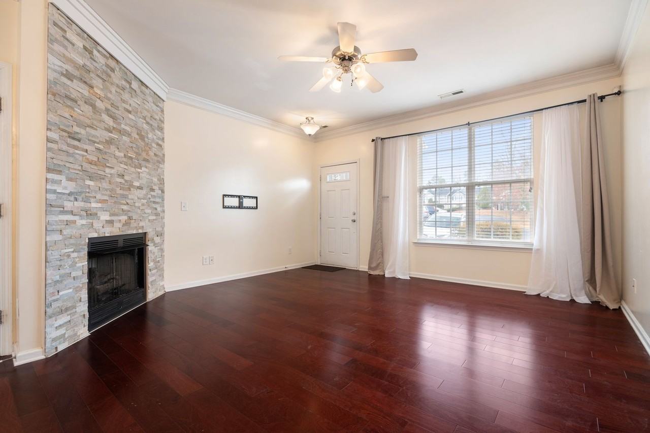 917 Hamlet Park Dr - Photo 4 of 23