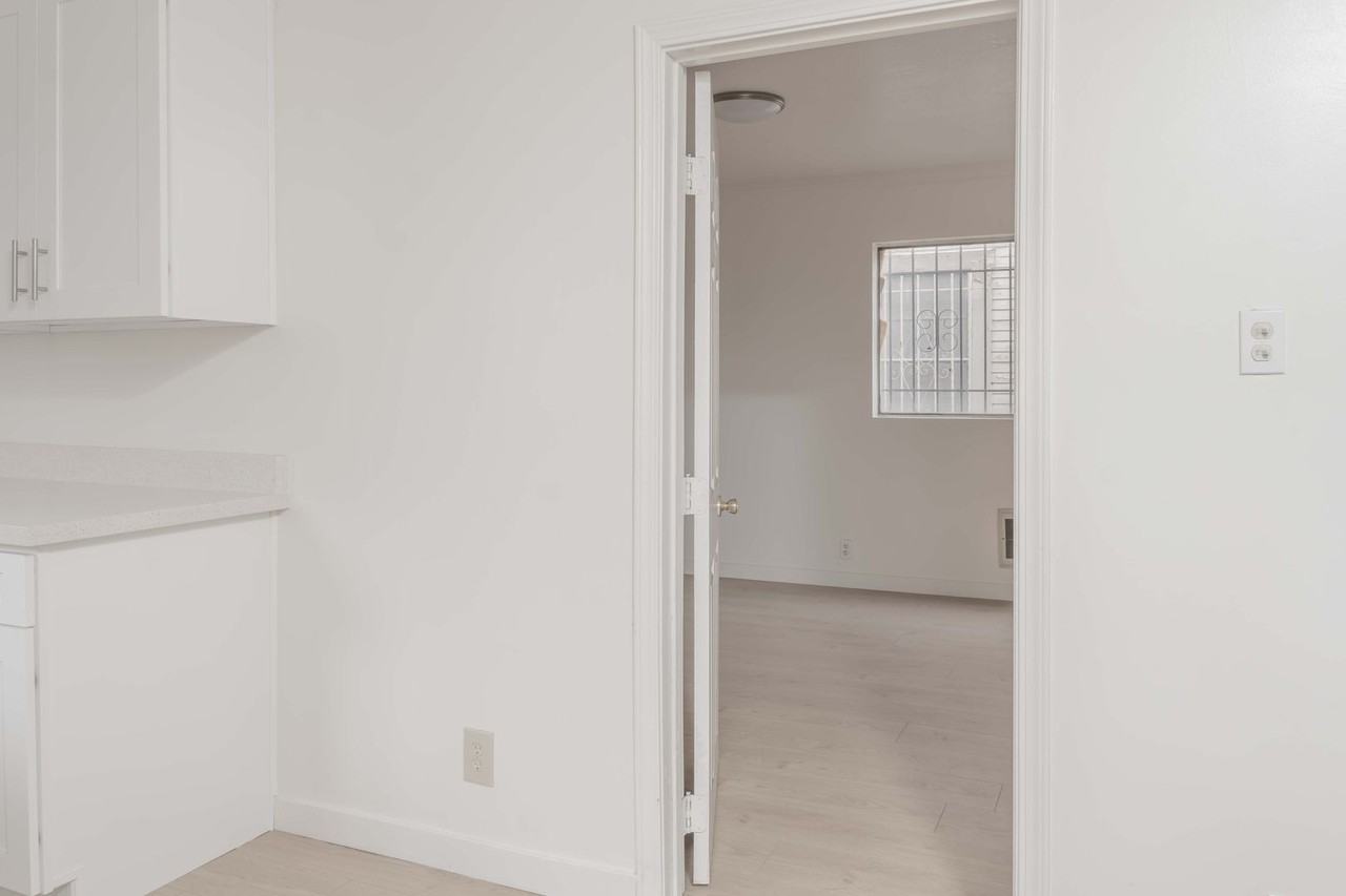 6613 Crenshaw Blvd - Photo 5 of 33