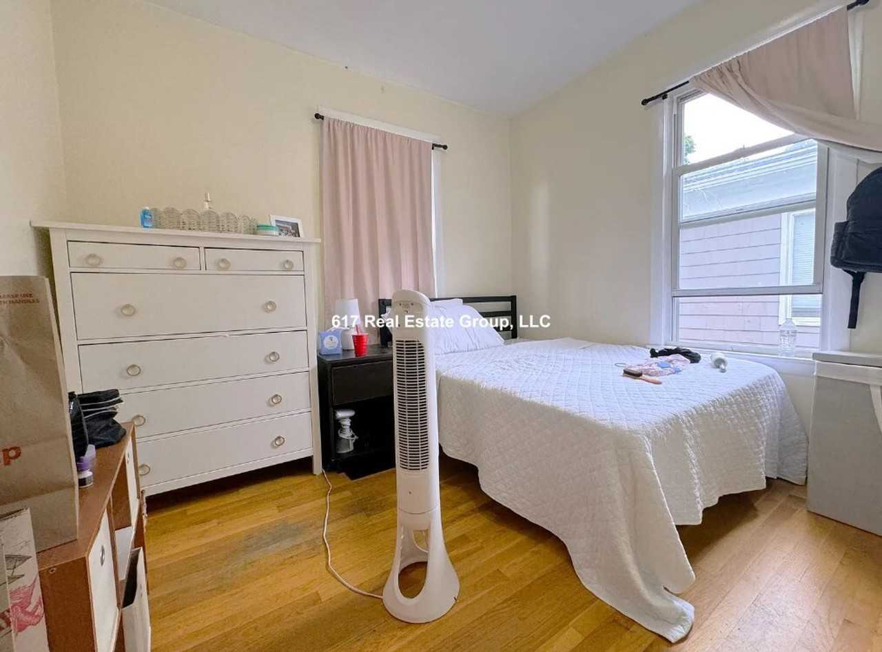 210 Freeman St - Photo 4 of 11