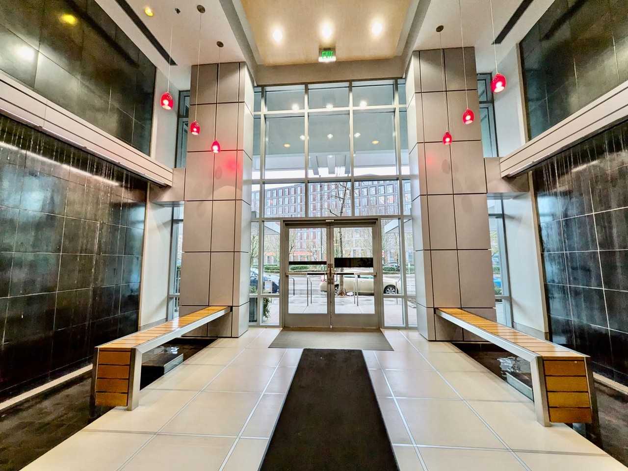 1310 Nw Naito Pkwy - Photo 2 of 33