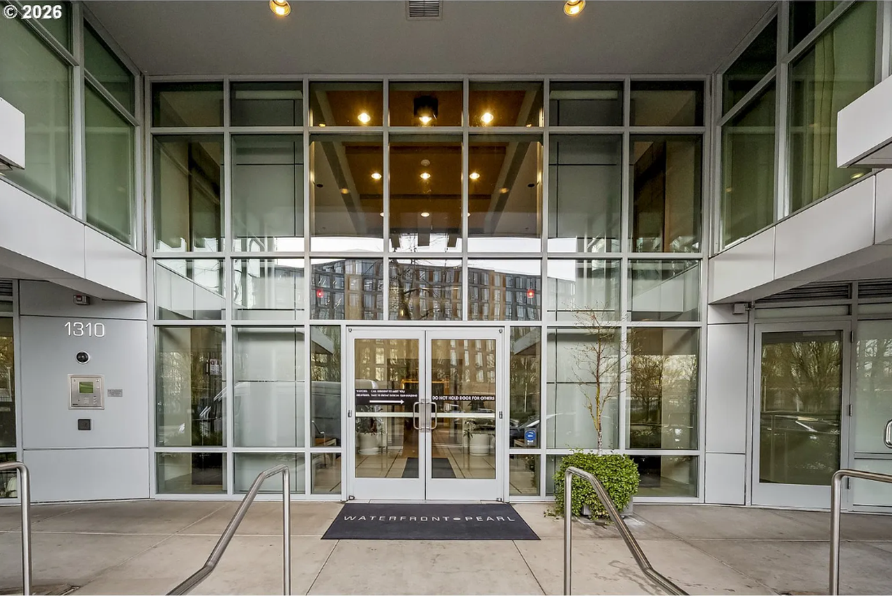 1310 Nw Naito Pkwy - Photo 4 of 33