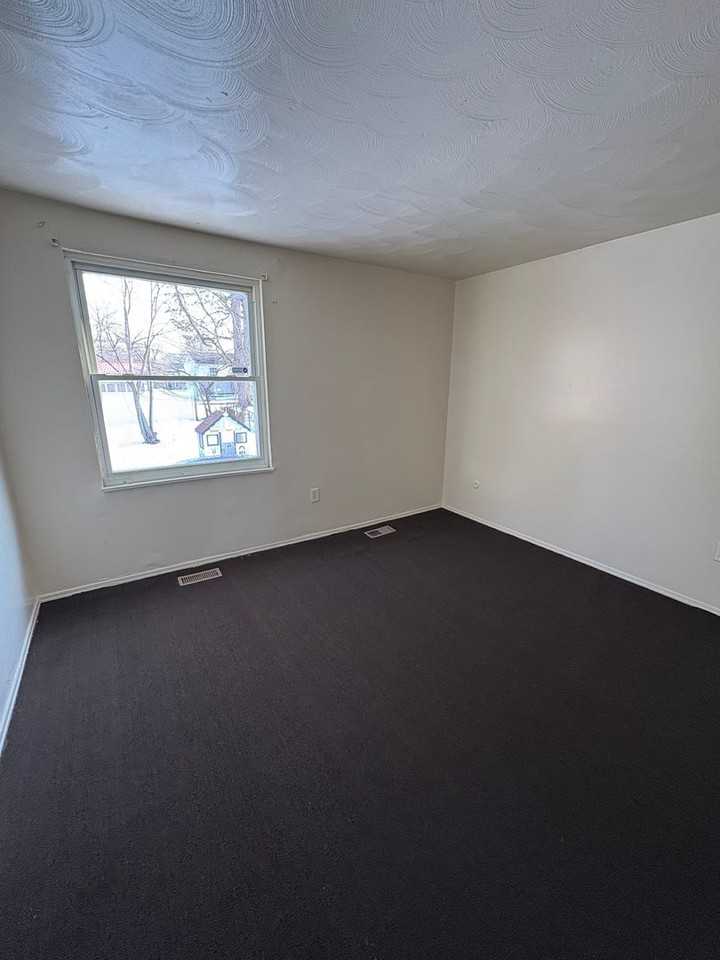 4319 Foxchapel Rd - Photo 4 of 18