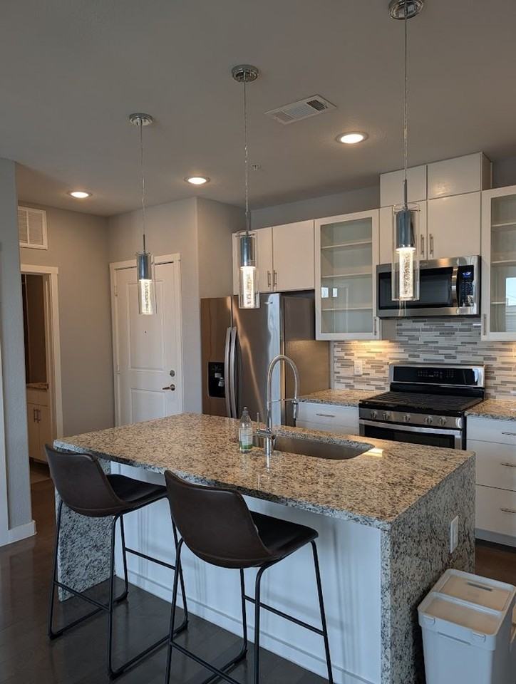 810 S Rock St - Photo 2 of 13