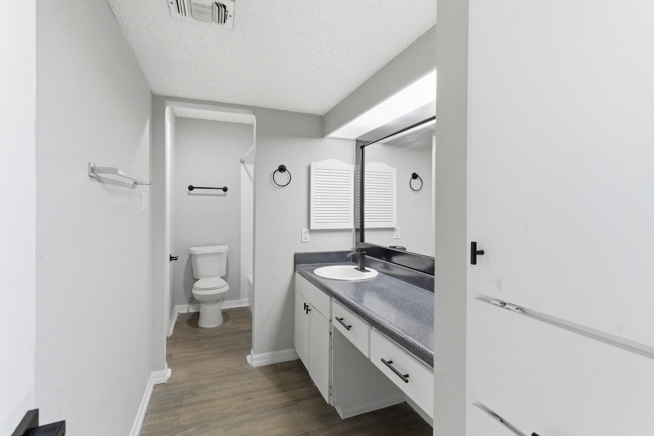 4235 Nw Loop 410 #302 - Photo 4 of 18