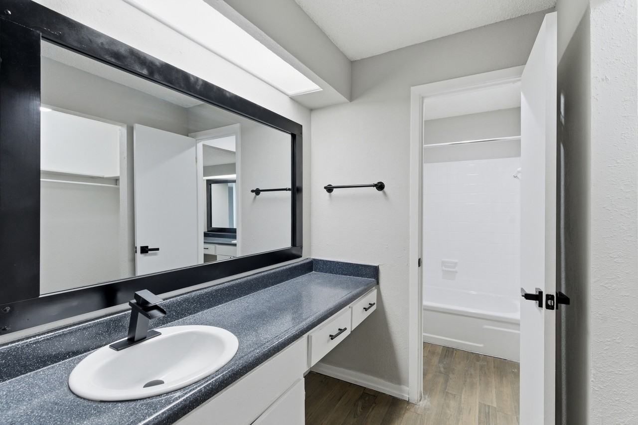 4235 Nw Loop 410 #302 - Photo 5 of 18