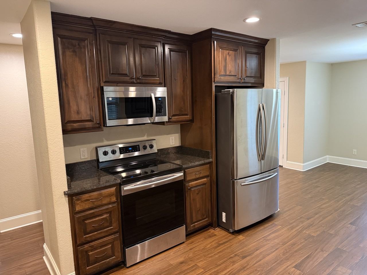 406 Brentwood Dr #NA - Photo 3 of 16