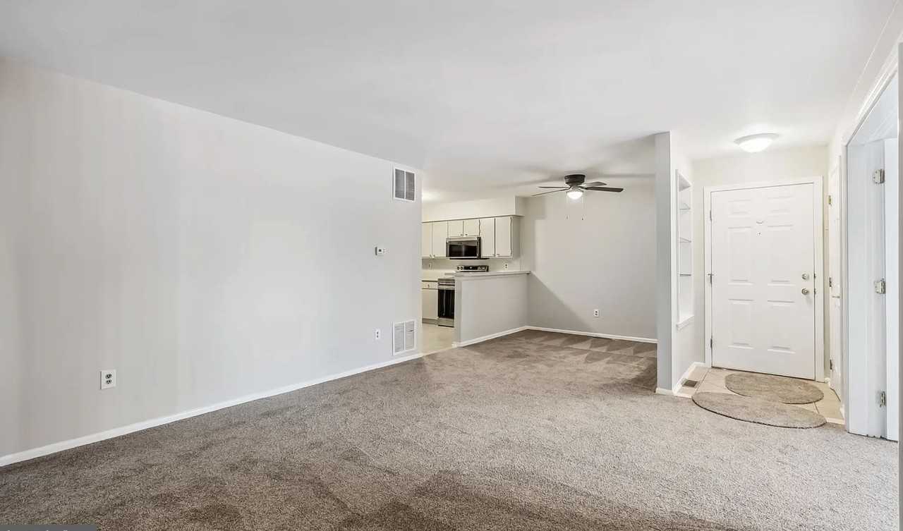 15 Devon Pl #15 - Photo 3 of 21