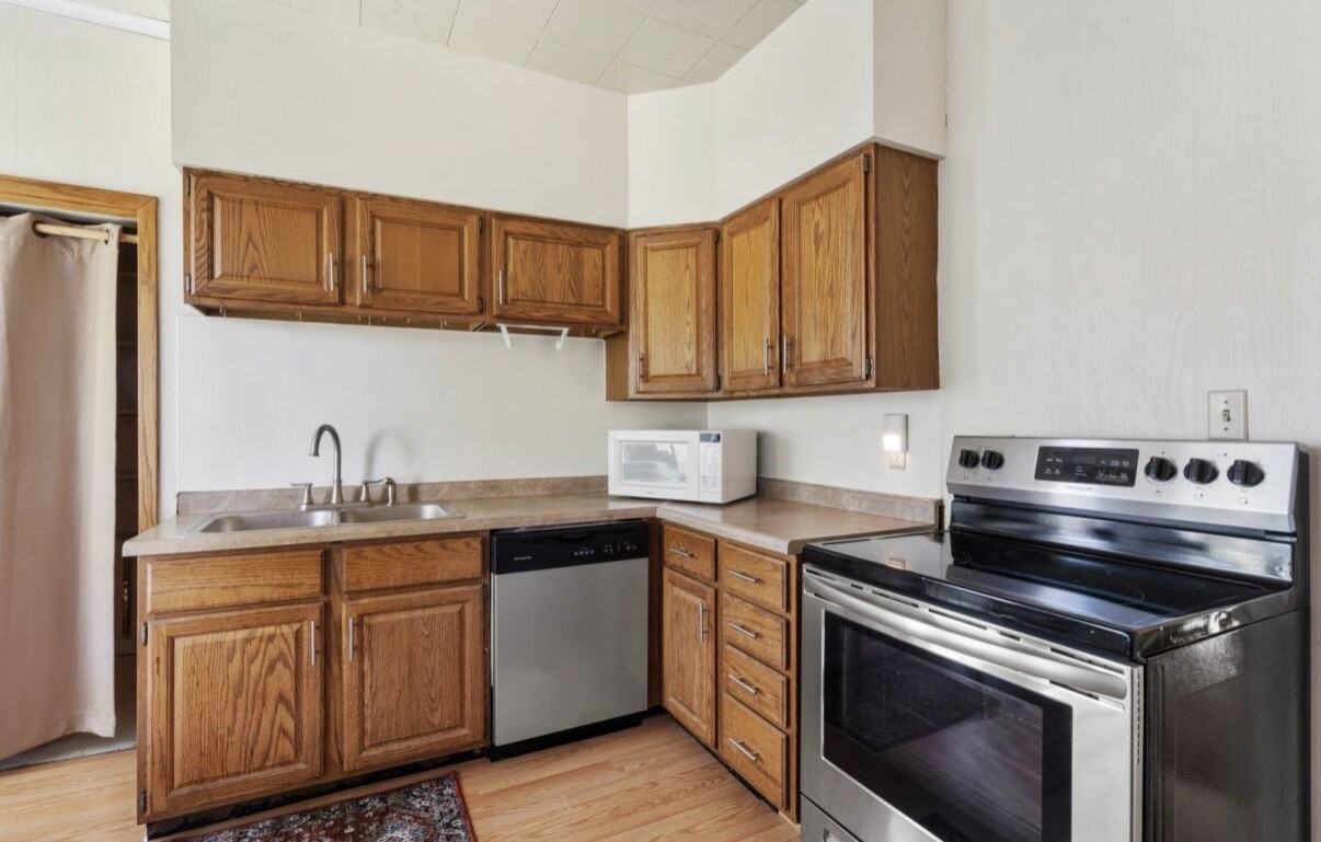 1211 E 1st St #3 - Photo 2 of 10