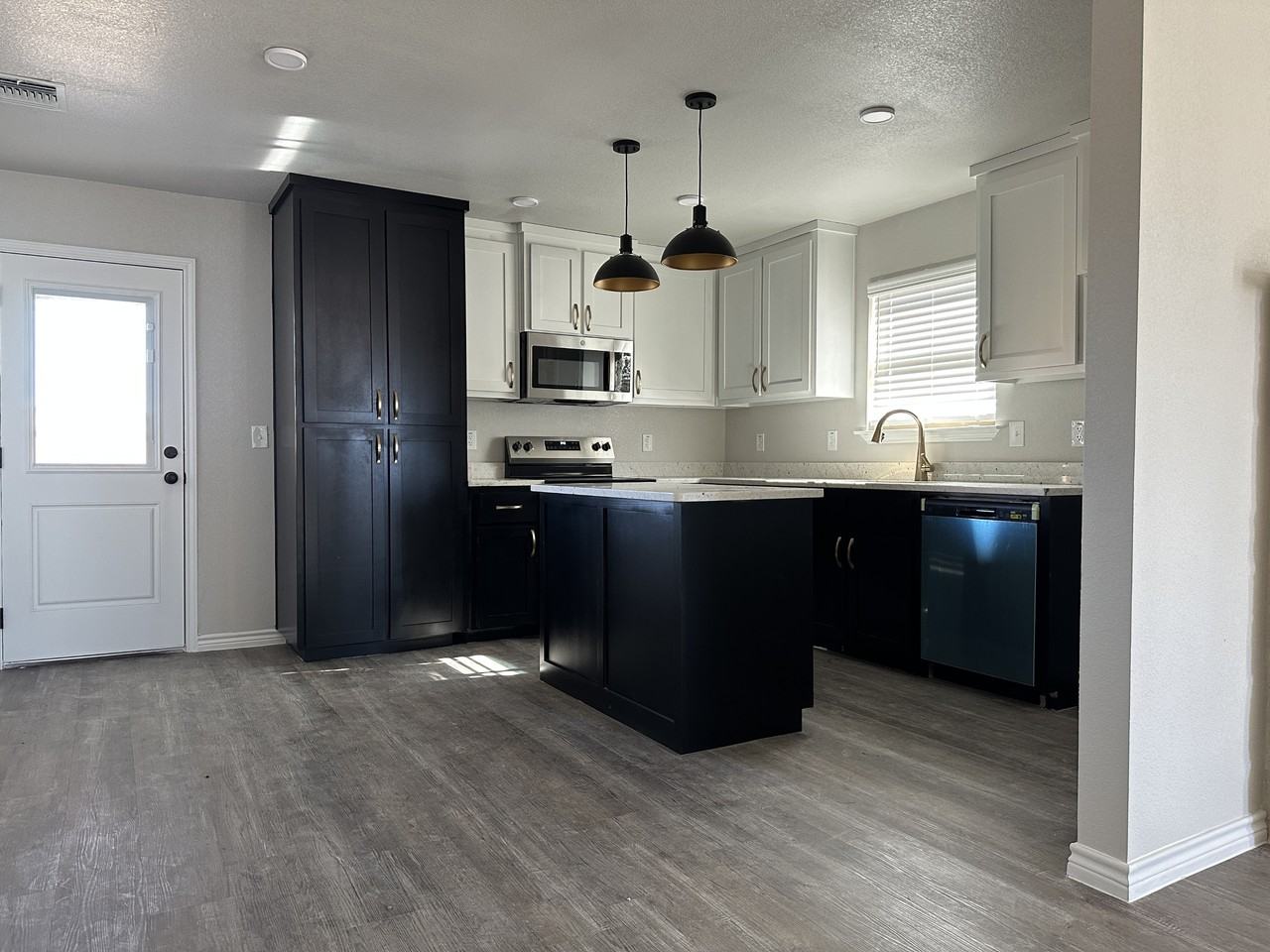 5106 White Rose Dr #1 - Photo 4 of 11