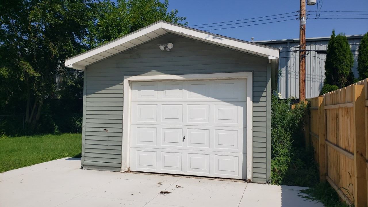 1581 Garfield St #1 - Photo 3 of 30