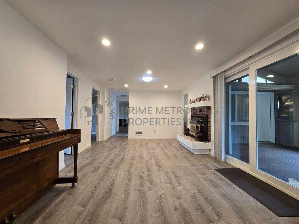 12925 158th Ave Se #1 - Photo 5 of 32