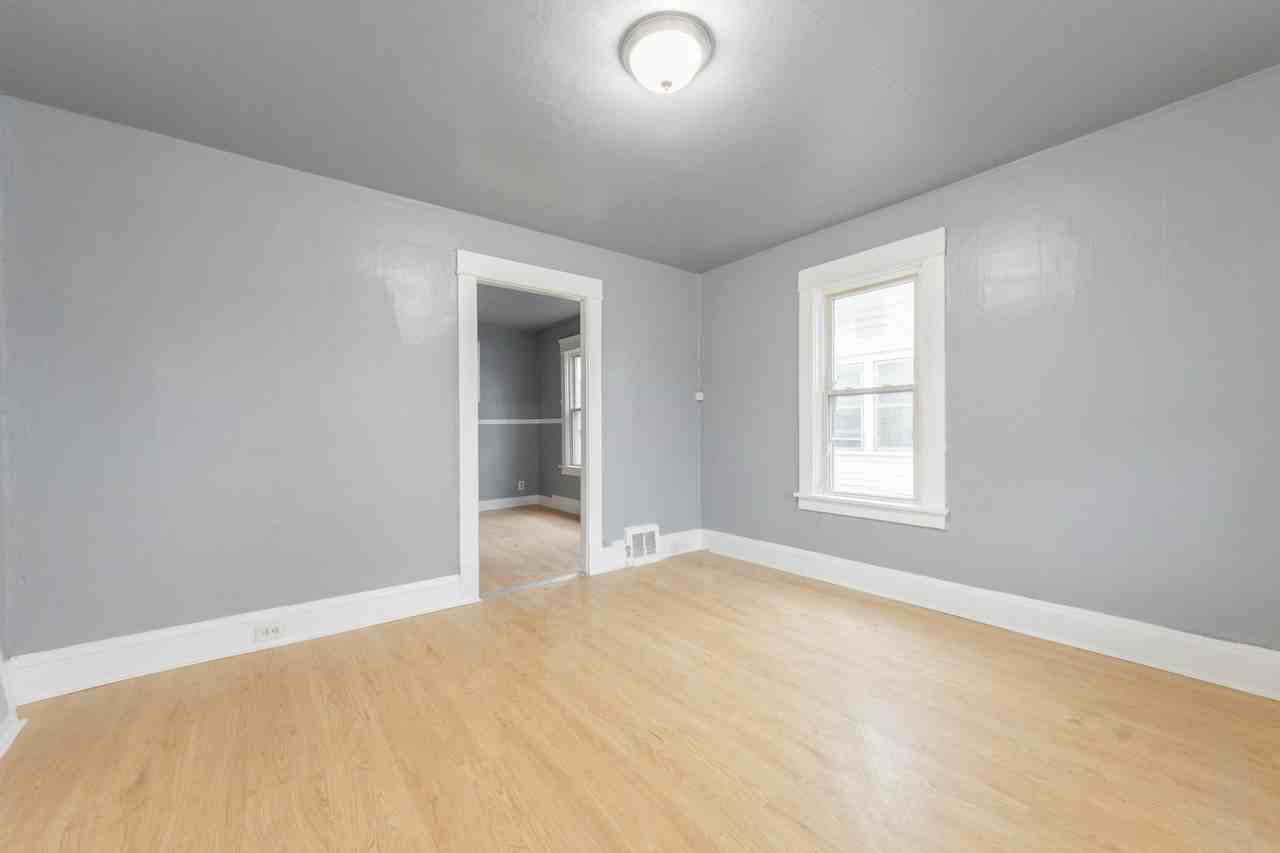14514 Westropp Avenue, Unit B (Upstairs) - Photo 3 of 4