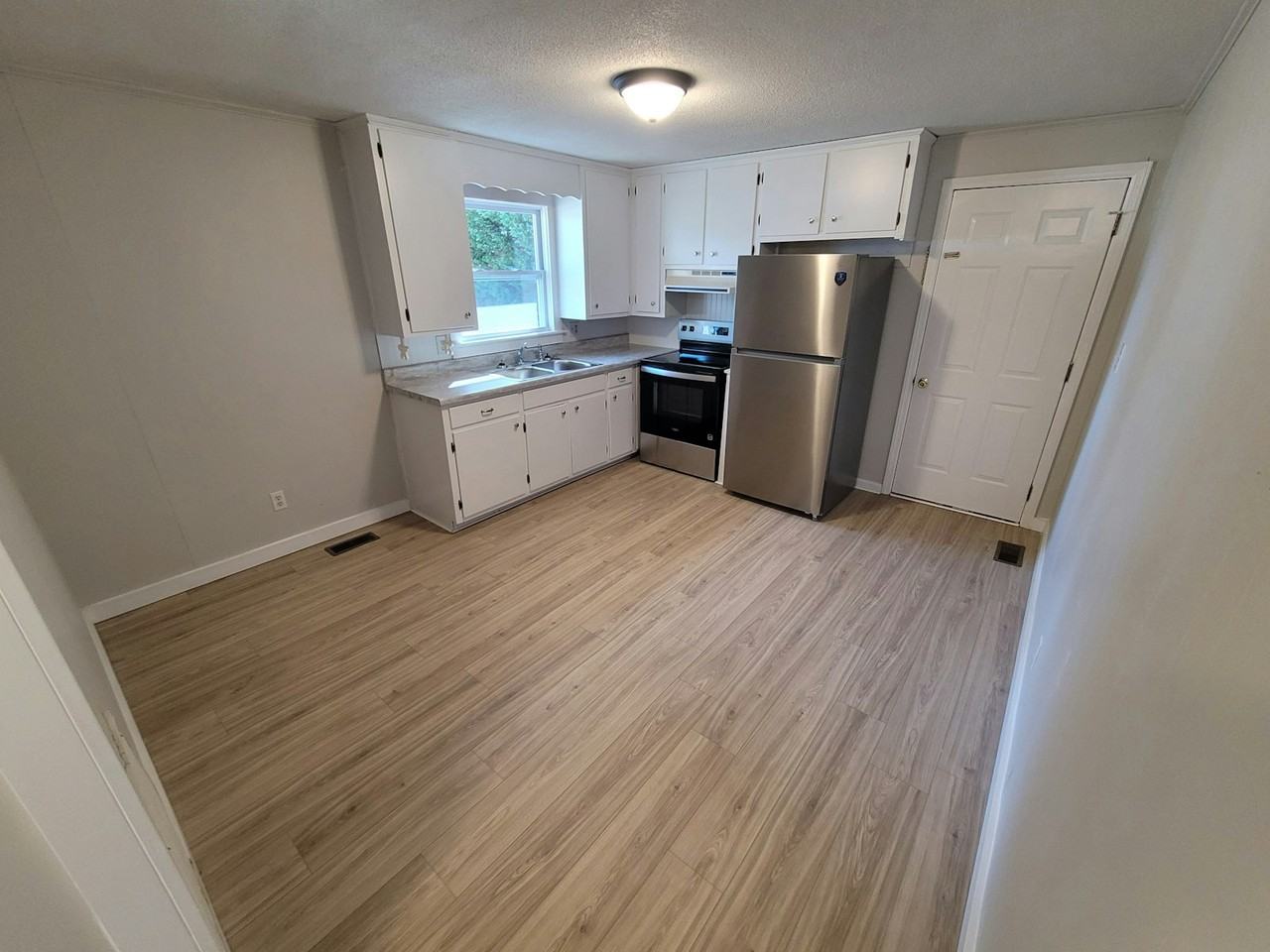 3624 33rd Ave Pl NE - Photo 3 of 6