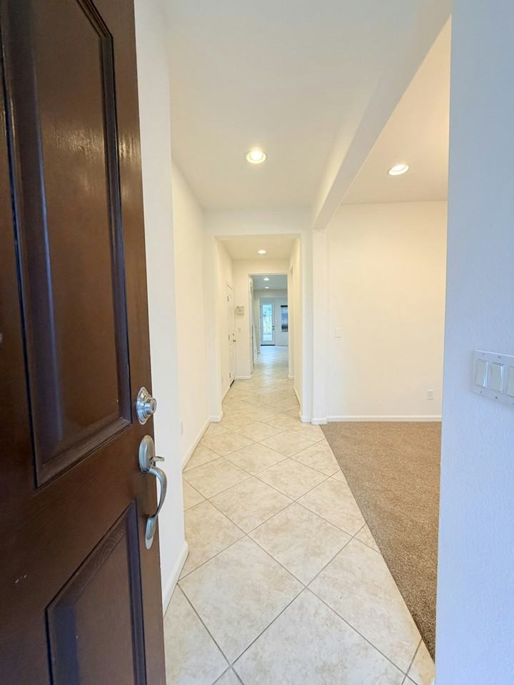 252 Terraza Way - Photo 2 of 26