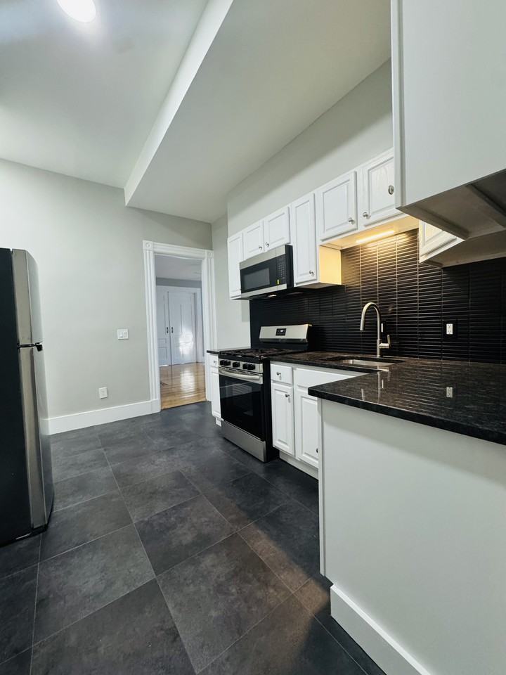 226 Sherman Ave #3 - Photo 5 of 12