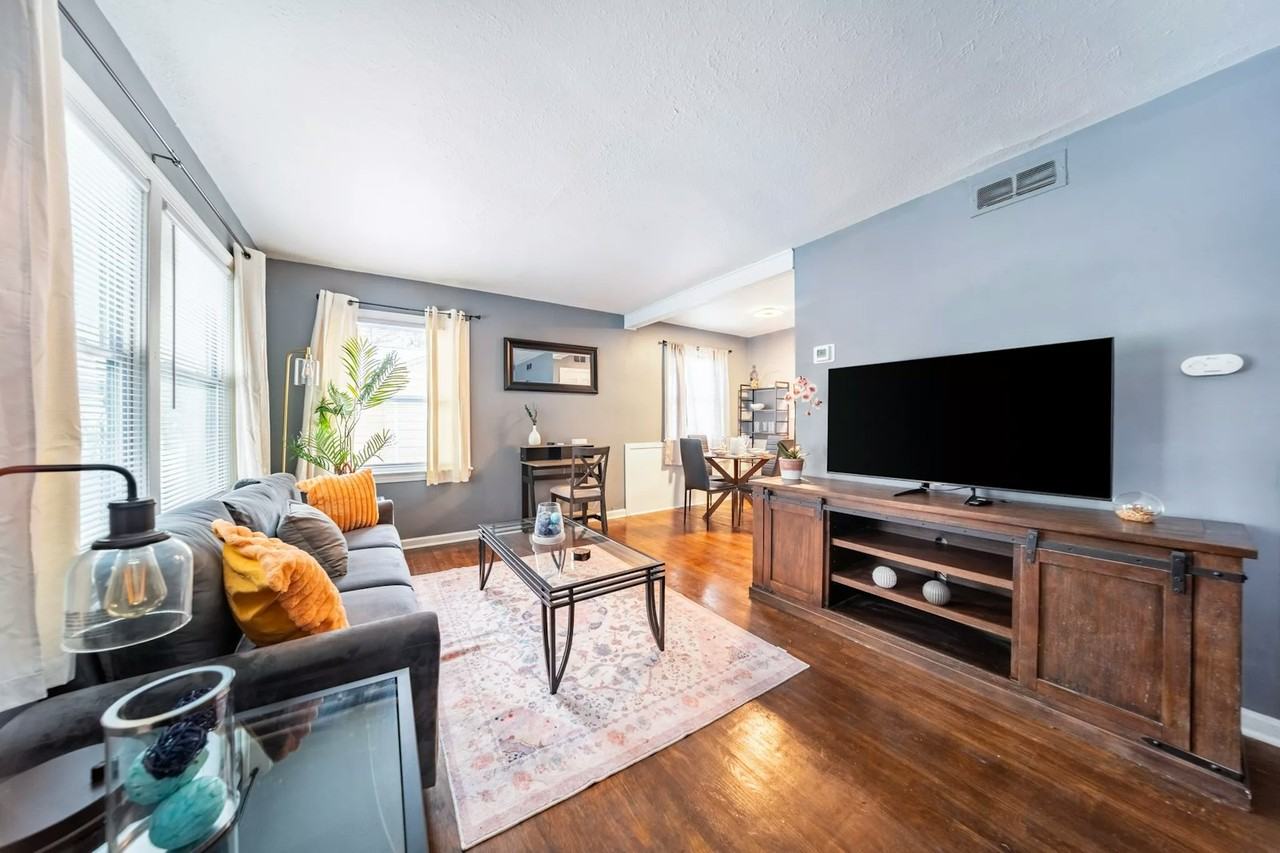 2513 Greenvale Road - Photo 2 of 35