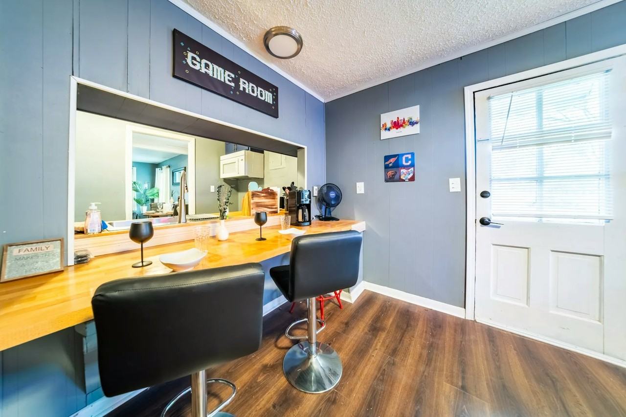 2513 Greenvale Road - Photo 4 of 35