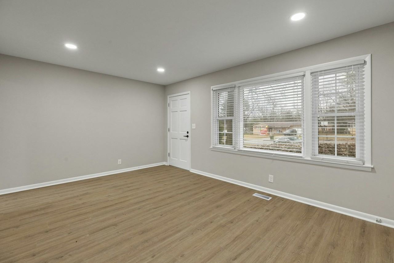 3408 Euclid Cir NW - Photo 4 of 21