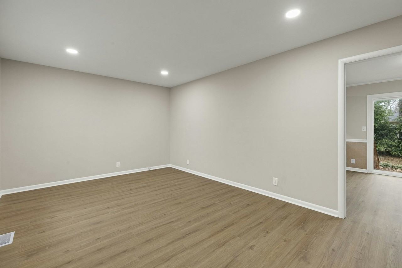 3408 Euclid Cir NW - Photo 5 of 21