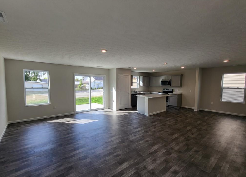 987 North South Street - Photo 2 of 8