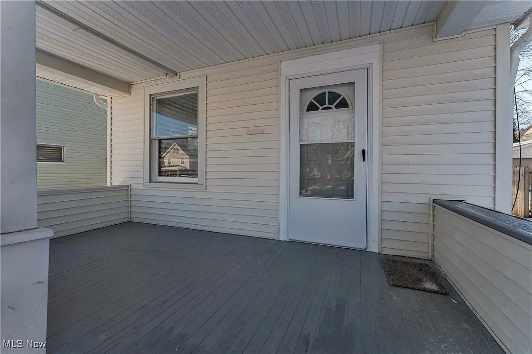 306 Maplewood Ave - Photo 2 of 15