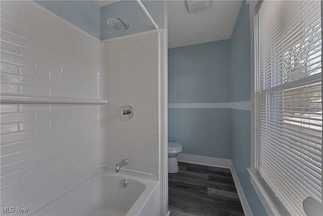 306 Maplewood Ave - Photo 7 of 15