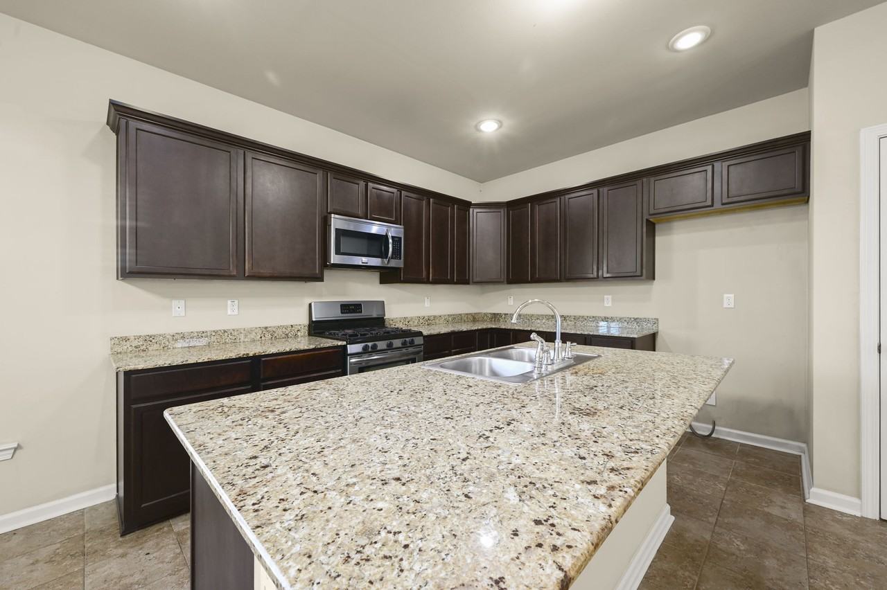 37184 Sills Dr #1 - Photo 4 of 25