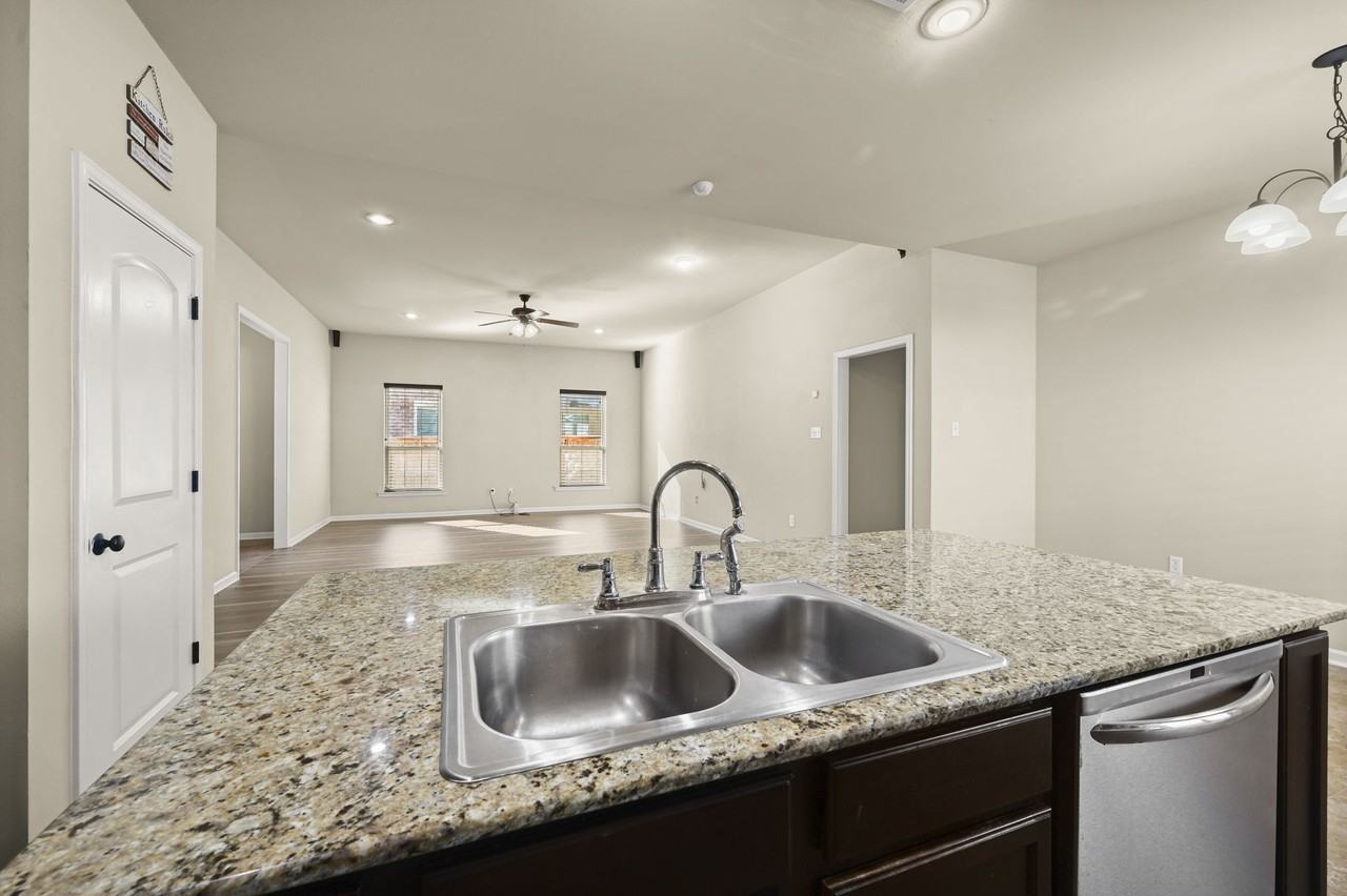 37184 Sills Dr #1 - Photo 7 of 25