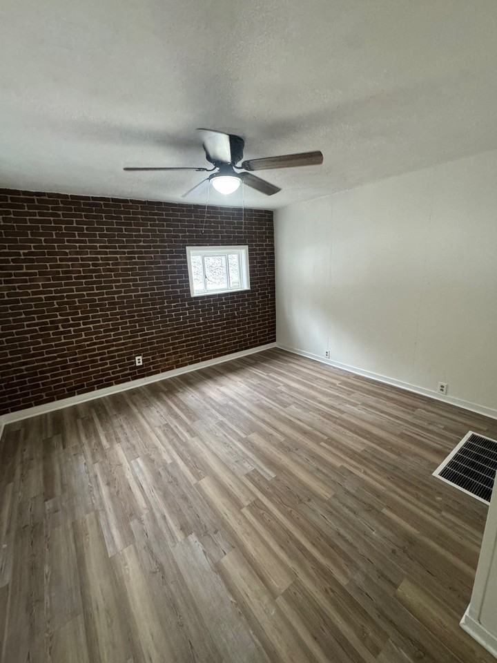 595 Castle Ave #1 - Photo 2 of 10