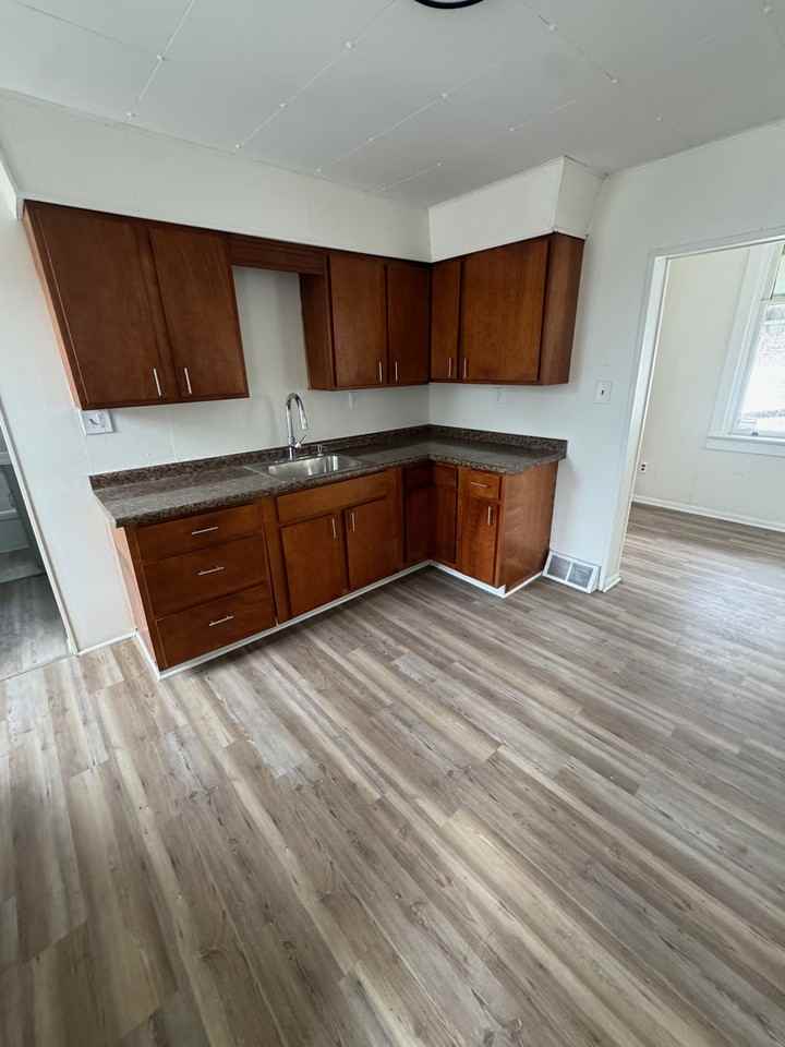 595 Castle Ave #1 - Photo 3 of 10