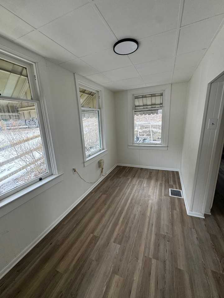 595 Castle Ave #1 - Photo 4 of 10