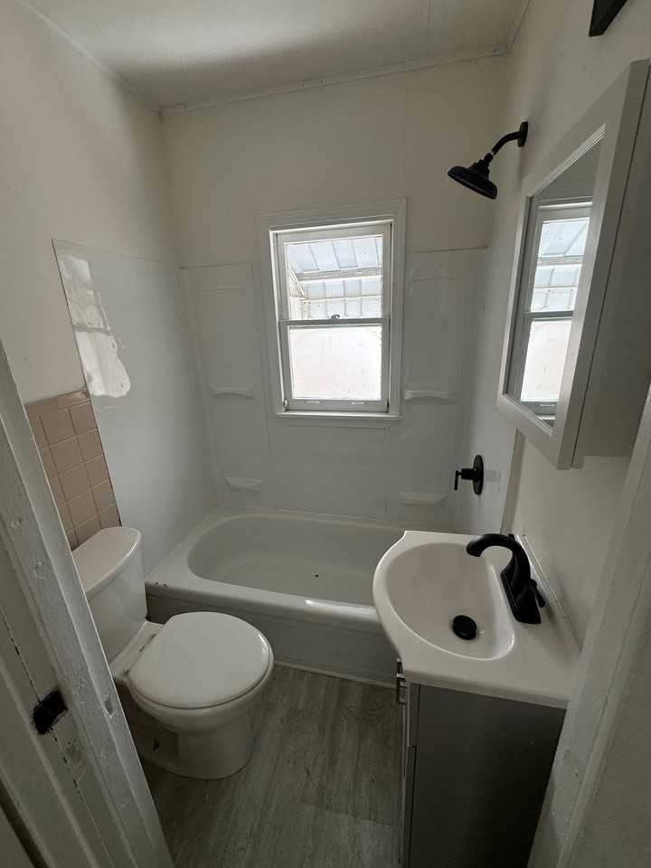 595 Castle Ave #1 - Photo 5 of 10