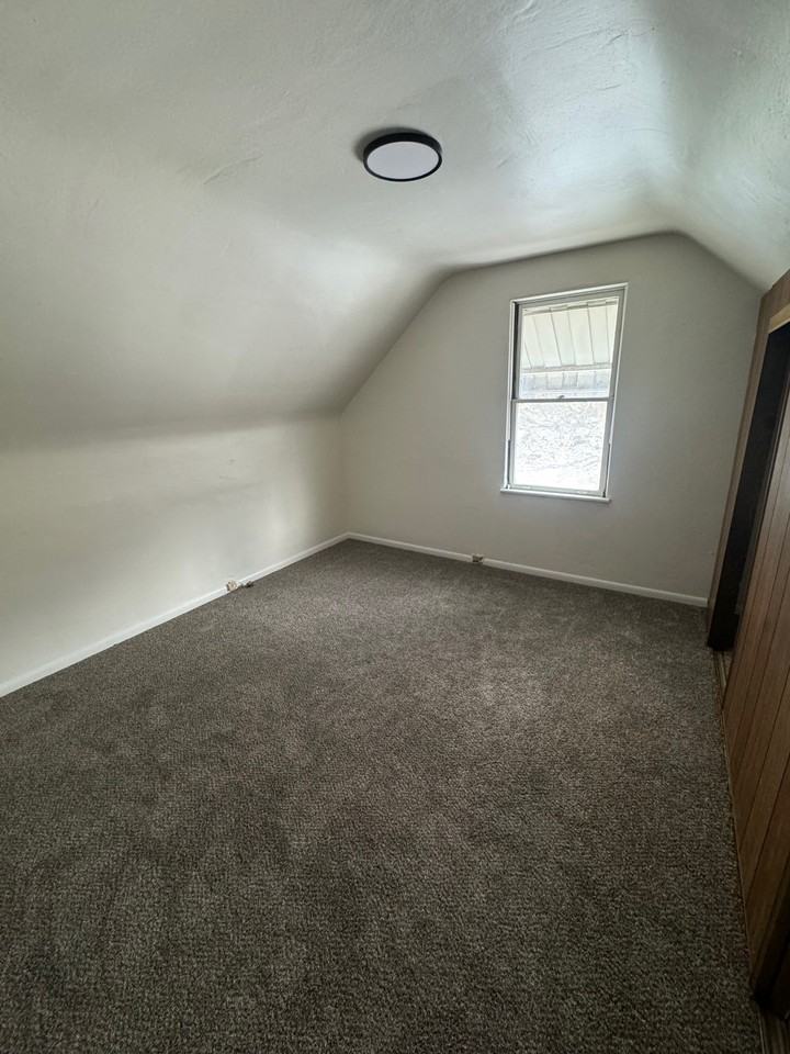 595 Castle Ave #1 - Photo 7 of 10