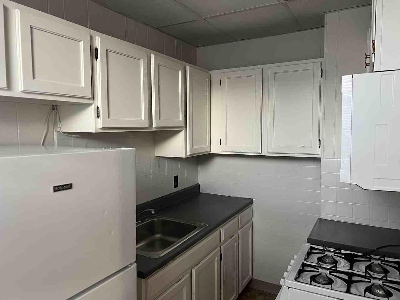 408 1/2 Broadway N #6 - Photo 2 of 7