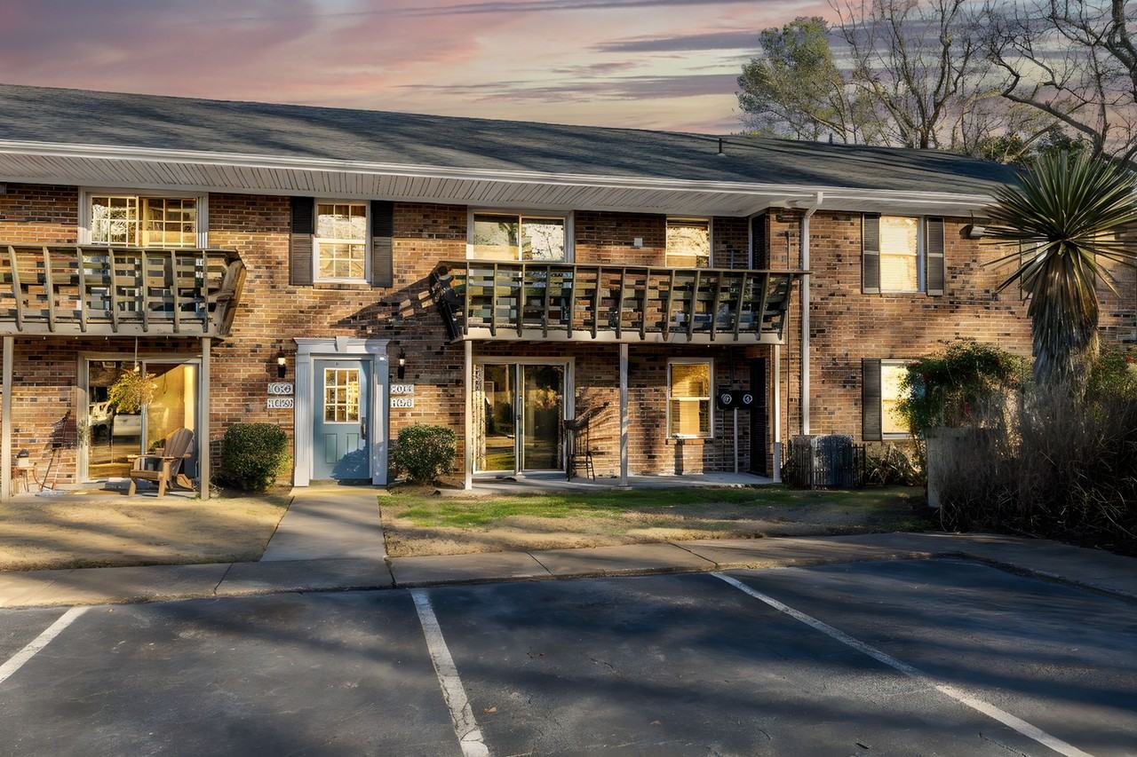 1006 Barclay Sq #1 - Photo 2 of 20