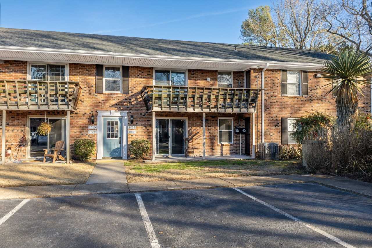 1006 Barclay Sq #1 - Photo 4 of 20