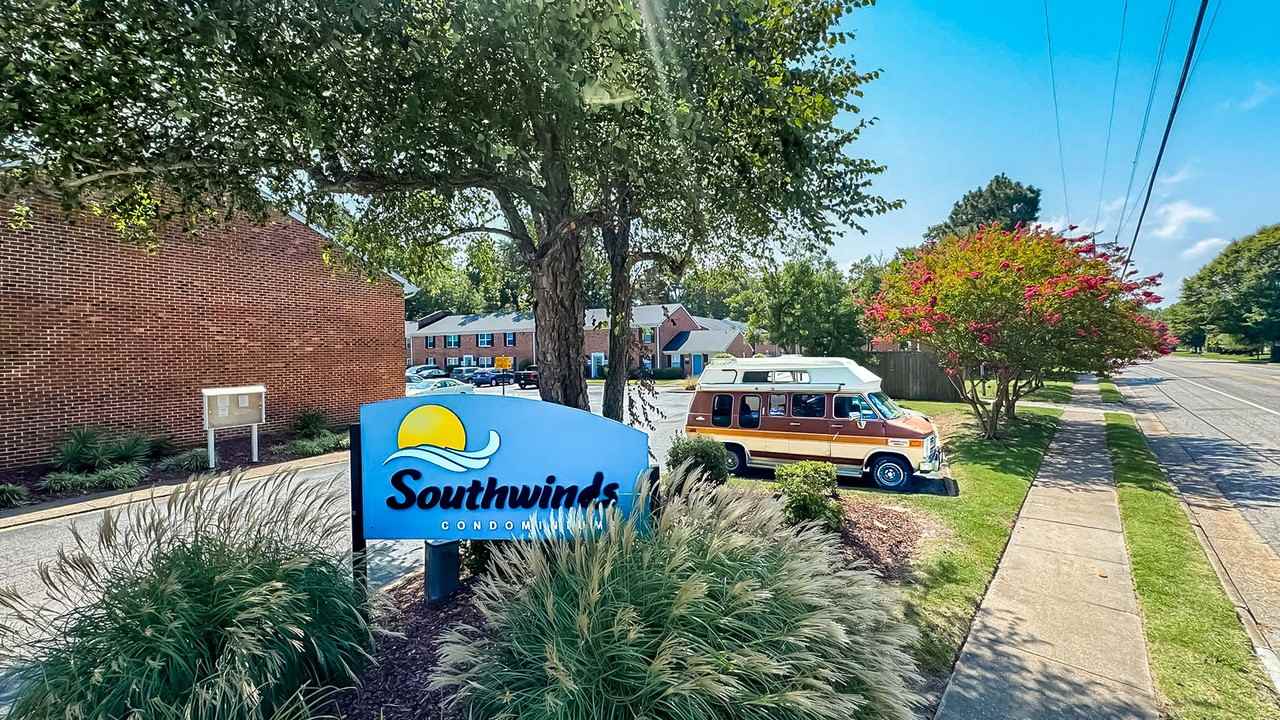 1006 Barclay Sq #1 - Photo 5 of 20