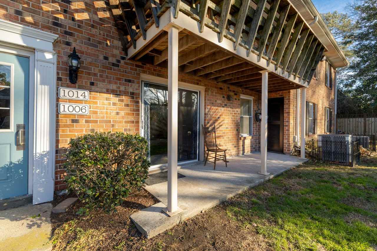 1006 Barclay Sq #1 - Photo 6 of 20