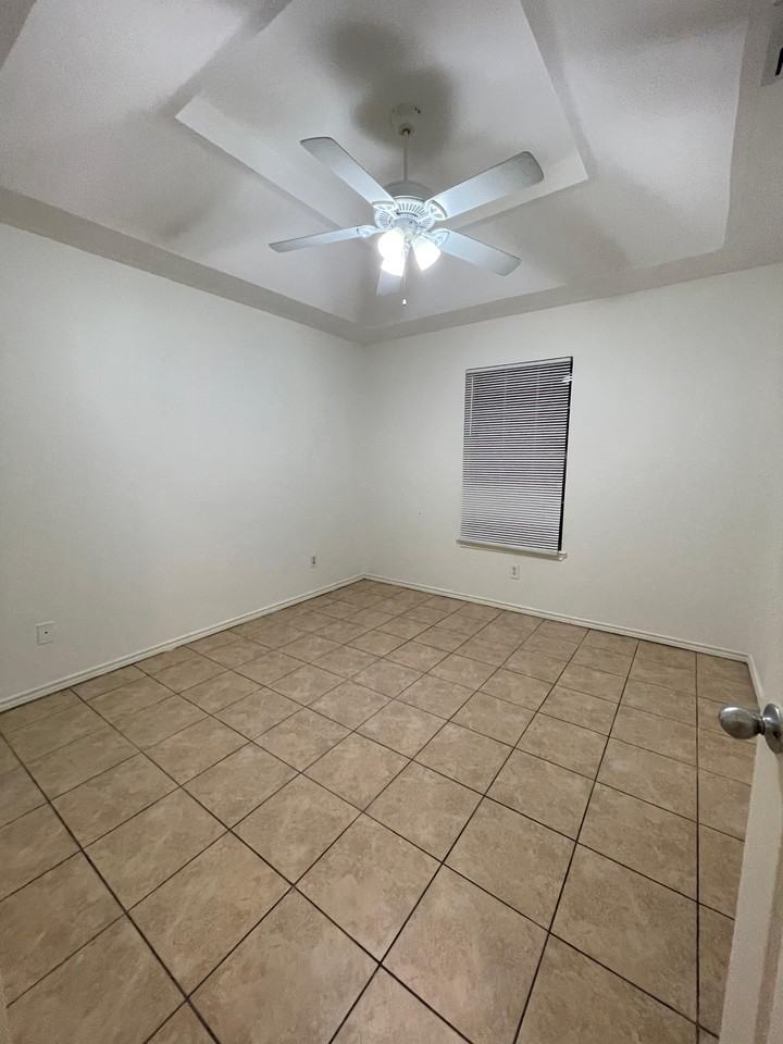 408 East Ulex Avenue - Photo 3 of 9