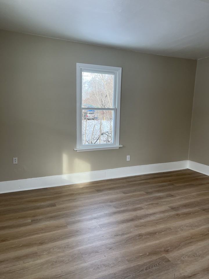 211 Railroad Ave #1 - Photo 5 of 10