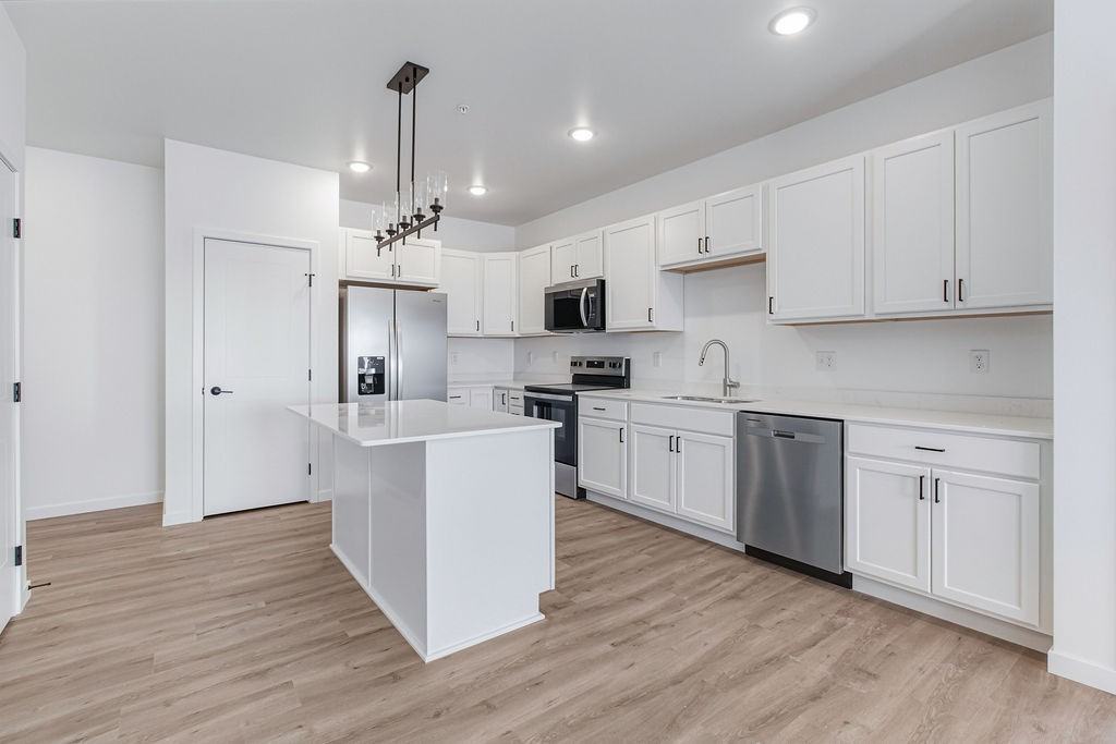 2465 62nd Avenue South - Photo 4 of 50