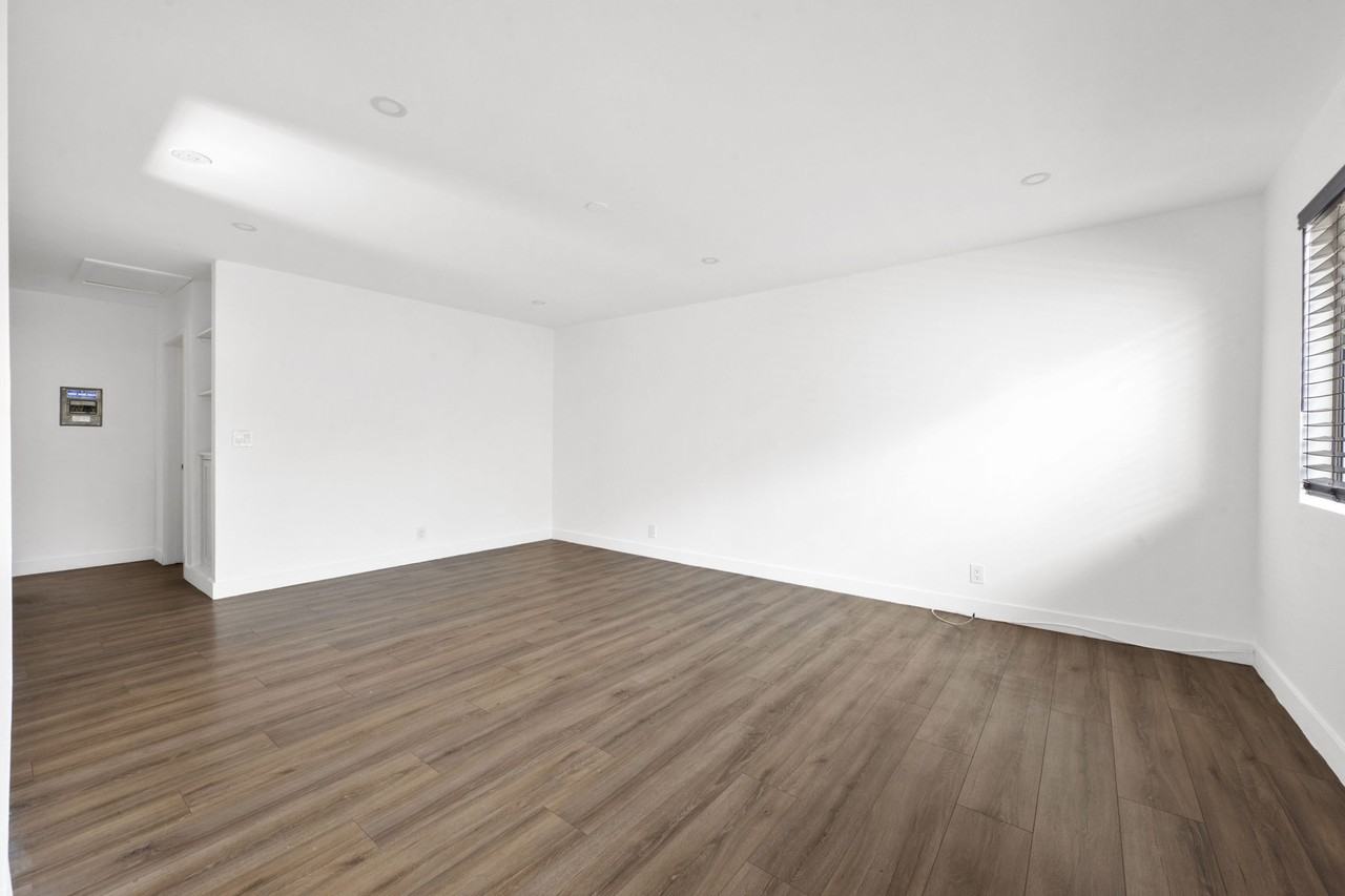 2350 Santa Ana Avenue - Photo 2 of 11